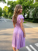 Liliowa sukienka maxi z wiskozy w delikatne kropeczki