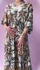 Sukienka  maxi w beżowe wzory z wiązaniem na plecach